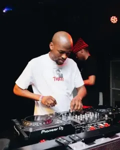 Mr Thela – Live in London (SKYY Vodka Mix)