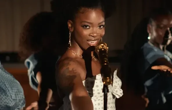 Ari Lennox Smoke